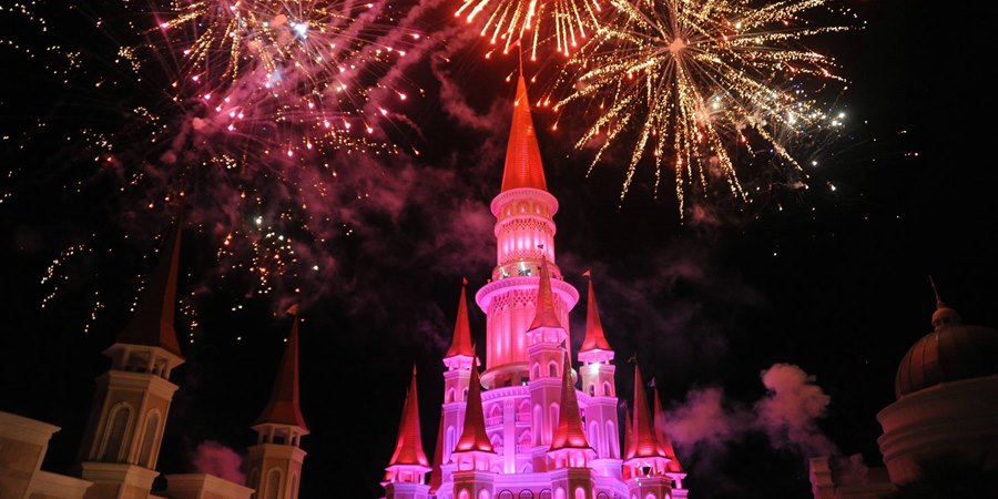 Land of Legends Night Time Shows Tour from Alanya